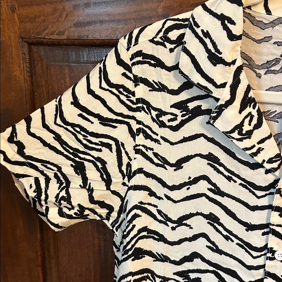 We Wore What Tiger button down shirt - Picture 4 of 9